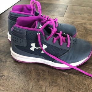 Girls basketball shoes